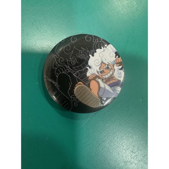 NYCC 2025 One Piece Gear 5 Luffy Exclusive Button Pin - Picture 1 of 2